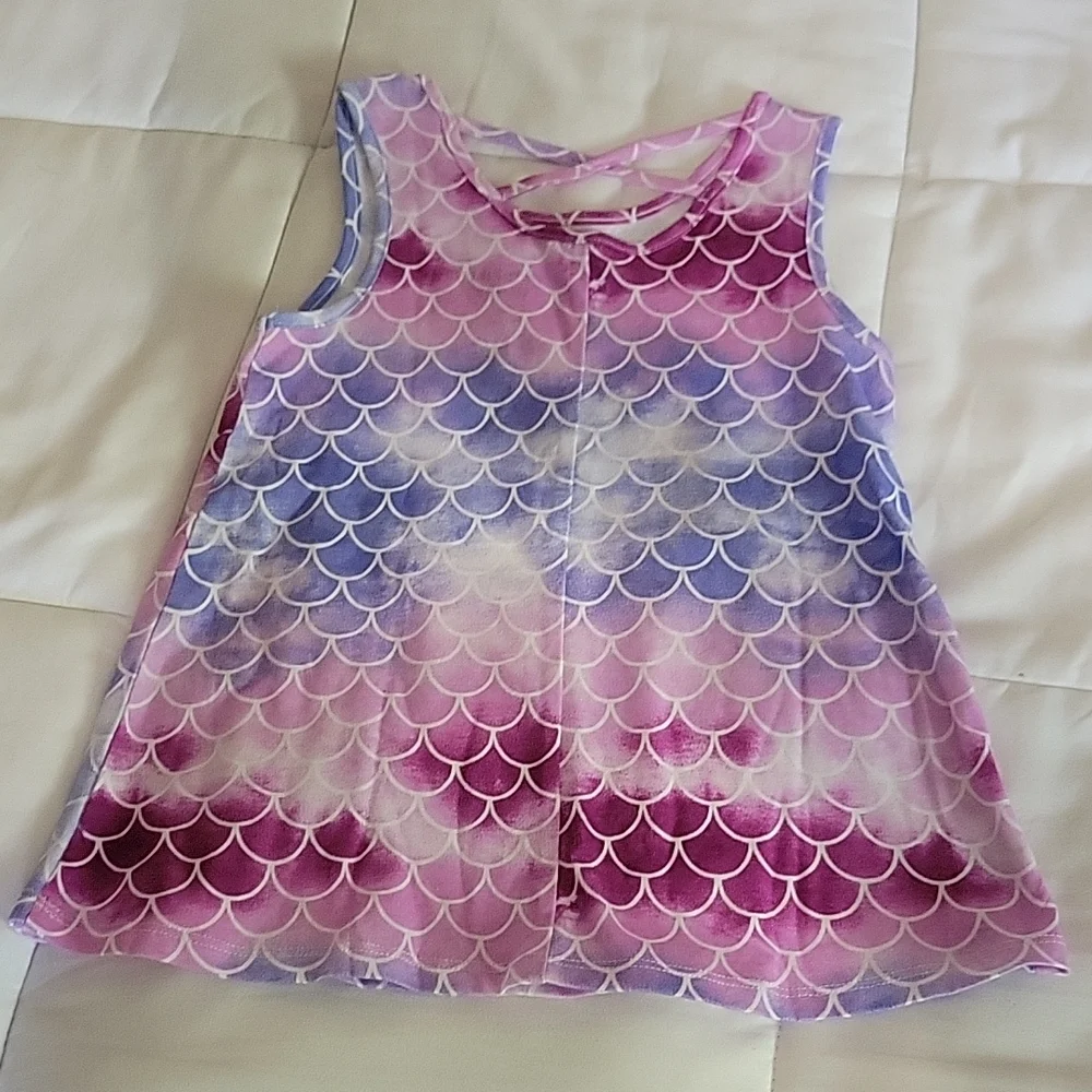 Tank Tops - Picture 7 of 8